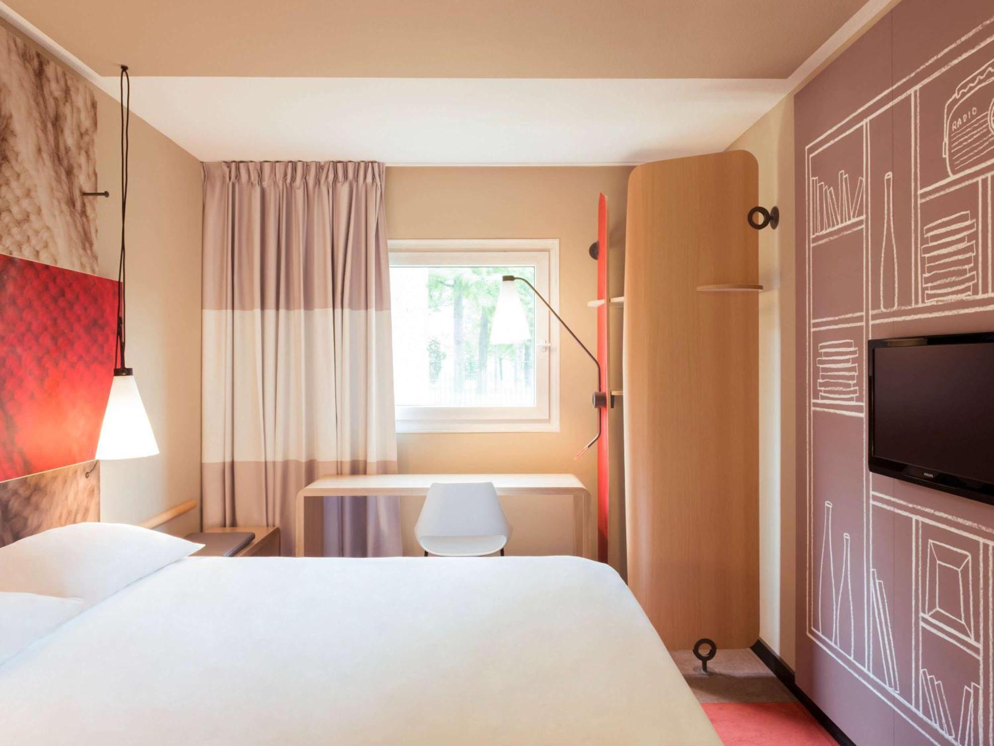 Ibis Caen Porte De Bretagne Hotel 3*