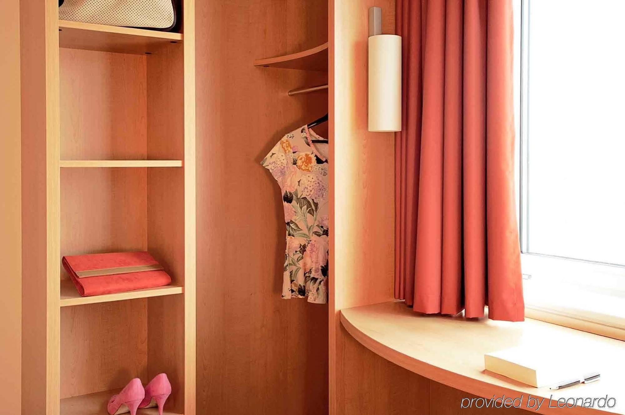 Ibis Caen Porte De Bretagne Hotel 3*